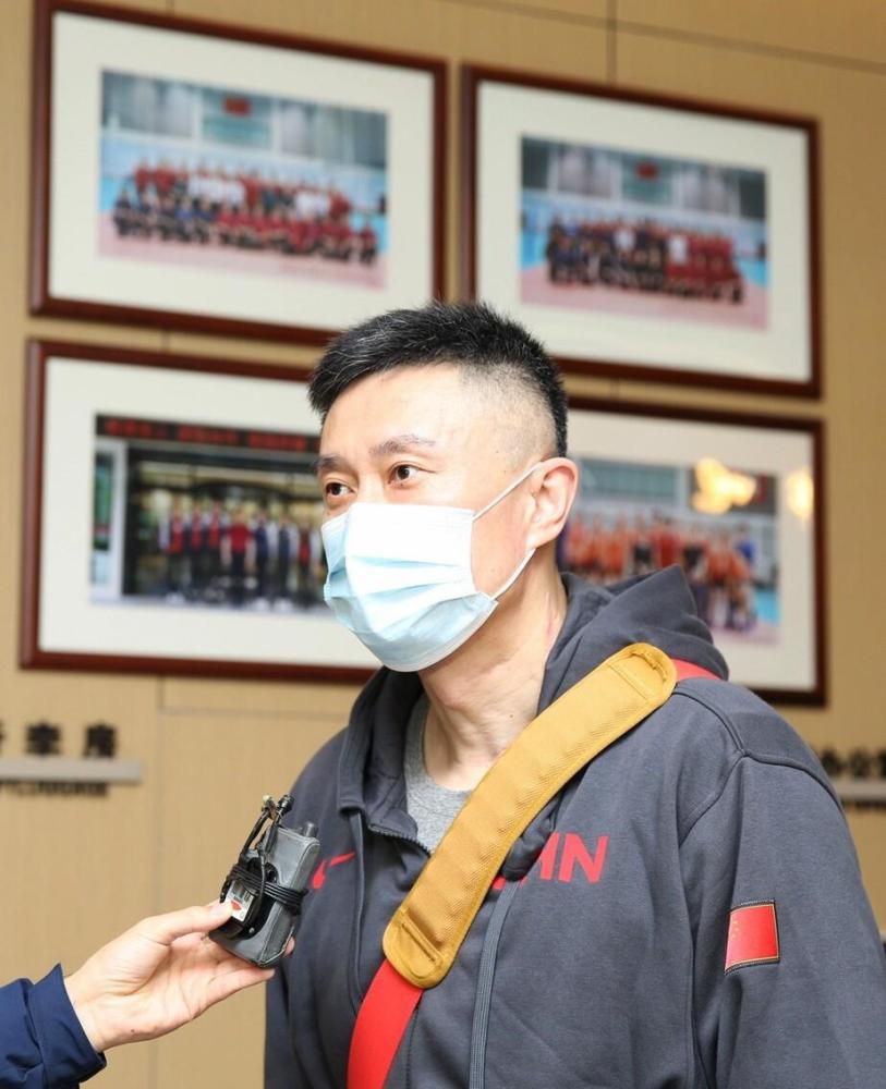 6主题公园和它的变化根据电影史学家们对电影演变历史的探索，斯蒂文·斯皮尔伯格的《侏罗纪公园》一开始看上去明显像是《大白鲨》和作家迈克尔·克莱顿早先的一部关于主题公园的幻想小说《西方世界》(Westworld，1973)的杂交品。